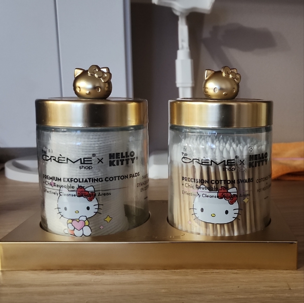 THE CRÉME X HELLO KITTY FULL SET WITH BASE